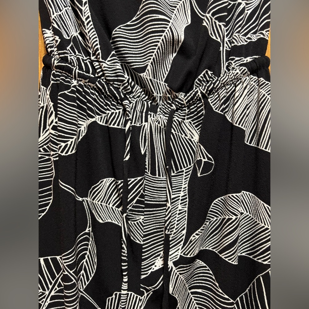 Express Leaf Pattern Capri Romper - image 2